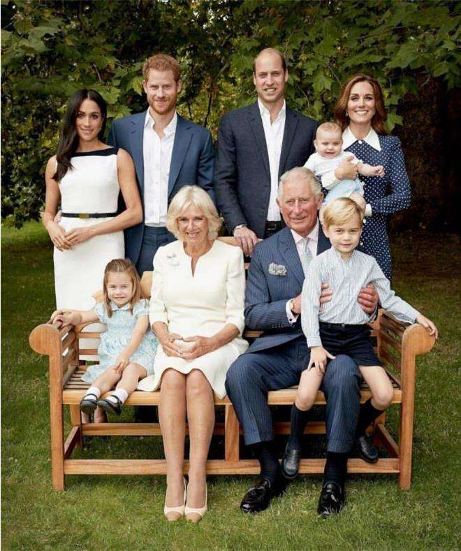 Новый портрет британской королевской семьи к юбилею принца Чарльза