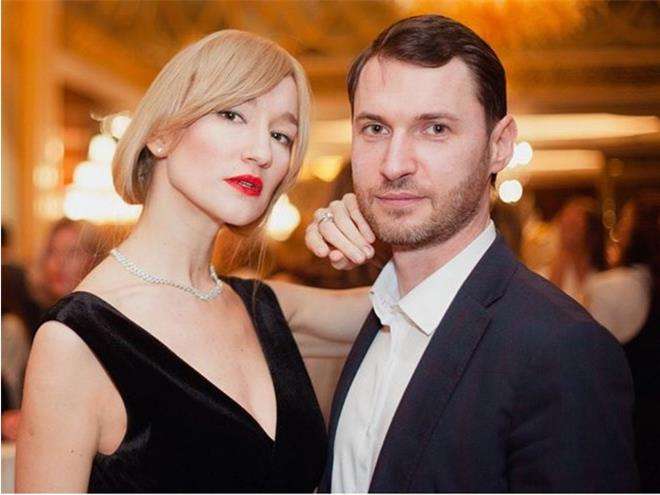 Полина Сидихина с женихом