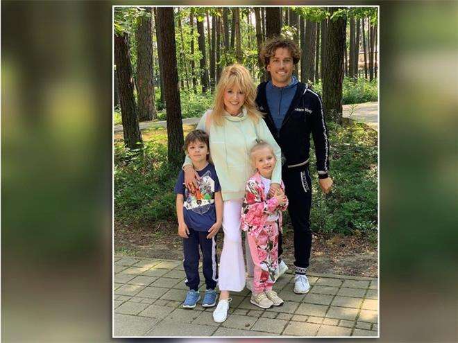 Алла Пугачева и Максим Галкин с детьми в Юрмале