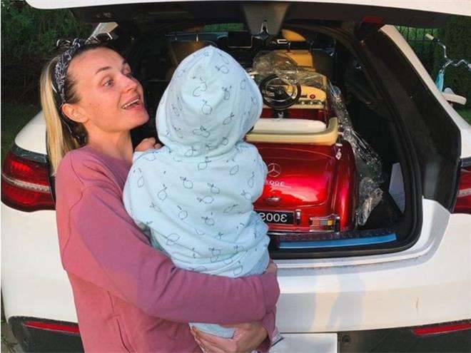 Полина Гагарина с дочкой