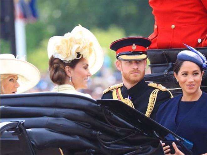 Меган Маркл и принц Гарри на параде в честь 93 дня рождения главы британской монархии