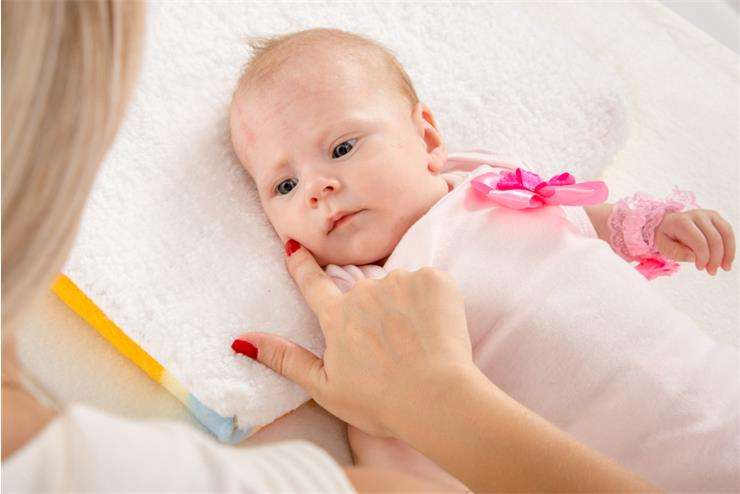 когда ребенку можно спать на подушке