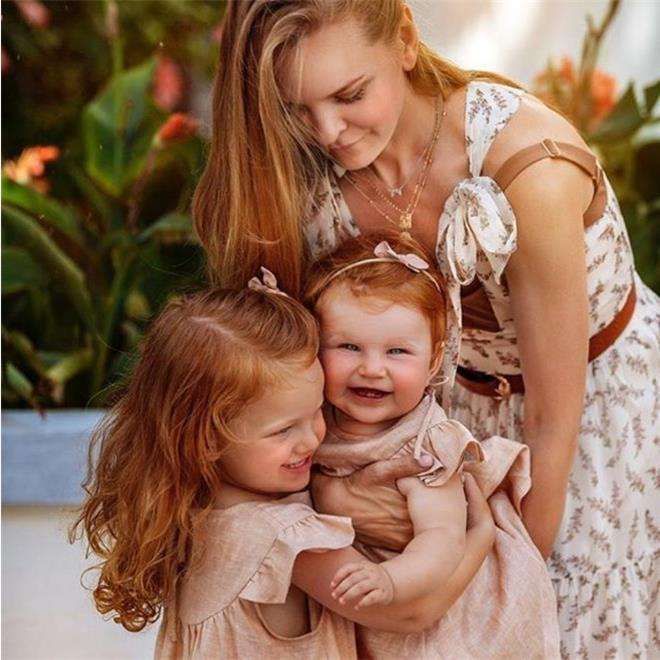 Елена Кулецкая с дочками