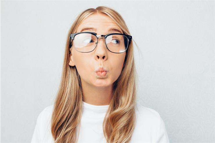 Дергается левый глаз