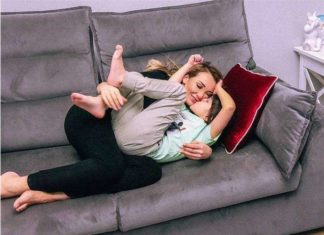 «Потрійна доза любові»: Анфіса Чехова поділилася знімками з мамою і сином на відпочинку