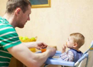 Коли вводити мясо в прикорм дитині?