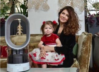 Як риба у воді: Катерина Клімова показала відео з донькою з басейну