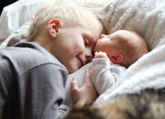 Порада дня: якщо після народження дитини молодшого вас дратує старший, зважитеся на один сміливий крок