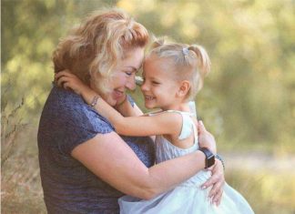 Діти – це головне: мама Тіматі поділилася фотографією з маленькими синами