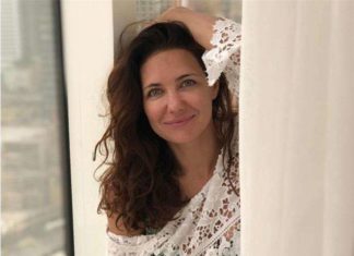 Яскравий купальник і перші успіхи: Катерина Клімова віддала 3-річну доньку на плавання