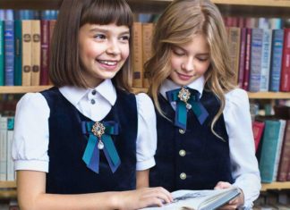 Новий тренд? Ксенія Бородіна, Інна Жиркова і інші зірки одягли своїх дошкільнят в шкільну форму