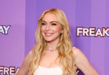 De zoon van Lindsay Lohan toont fascinatie voor slangen