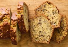 Чорний кунжутно-банановий хліб: несподівано пікантний відтінок класики