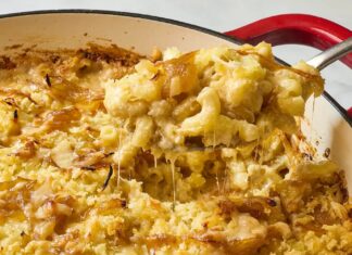 Французький Луковий Макарон із Сиром: Злиття Комфортної Харчування