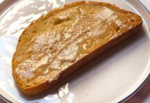 Секрет Найгелли Лоусон: Чому подвійне масло — це тост, який вам потрібен