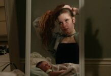 Стати мамою, коли ти ще дитина: Непохитний погляд документального фільму про немовлят/дівчат. Материнство підлітків