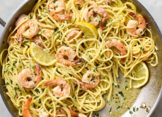 Швидко та елегантно: Лінгвіні з креветками в лимонно-часниковому соусі за 30 хвилин
