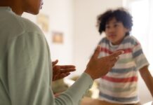 Більш ніж безпека: як CEO компанії з репродуктивного здоров’я переосмислила «розмову про секс» для свого сина