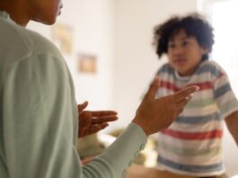 Більш ніж безпека: як CEO компанії з репродуктивного здоров’я переосмислила «розмову про секс» для свого сина