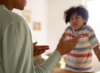 Більш ніж безпека: як CEO компанії з репродуктивного здоров’я переосмислила «розмову про секс» для свого сина