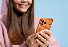 Розшифровка цифрового діалекту: найпопулярніші текстові абревіатури в Америці