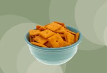 Ідеальний лайфхак для батьків: перетворюємо залишки закваски на домашні сирні крекери