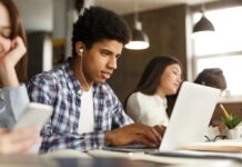 Гейміфікація травми: чому учні середніх шкіл грають у «П’ять ночей у Епштейна»