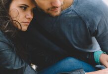 Как встречаться с человеком, страдающим тревожностью, не сойдя с ума