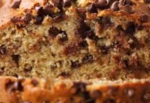 Come preparare il Banana Bread con gocce di cioccolato in una ciotola (non è necessario il mixer)