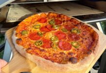 Досить гріти духовку. Готуйте піцу на вугіллі 🍕